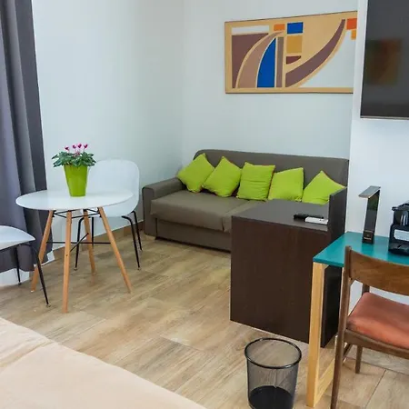 Zeta 4* كازيرتا